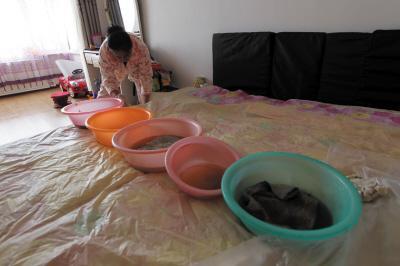 唐县楼上漏水，住户失联，小区没物管，业主维权难！律师来支招……